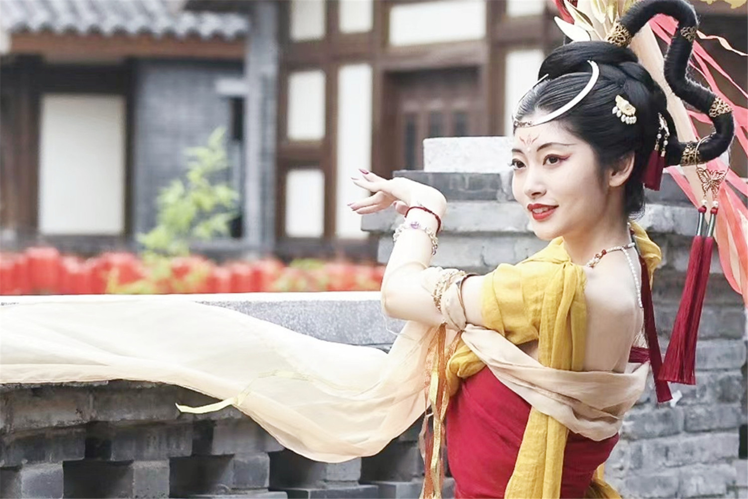重庆年轻人追捧汉服，数十亿高端消费背后，是传统文化的传承？