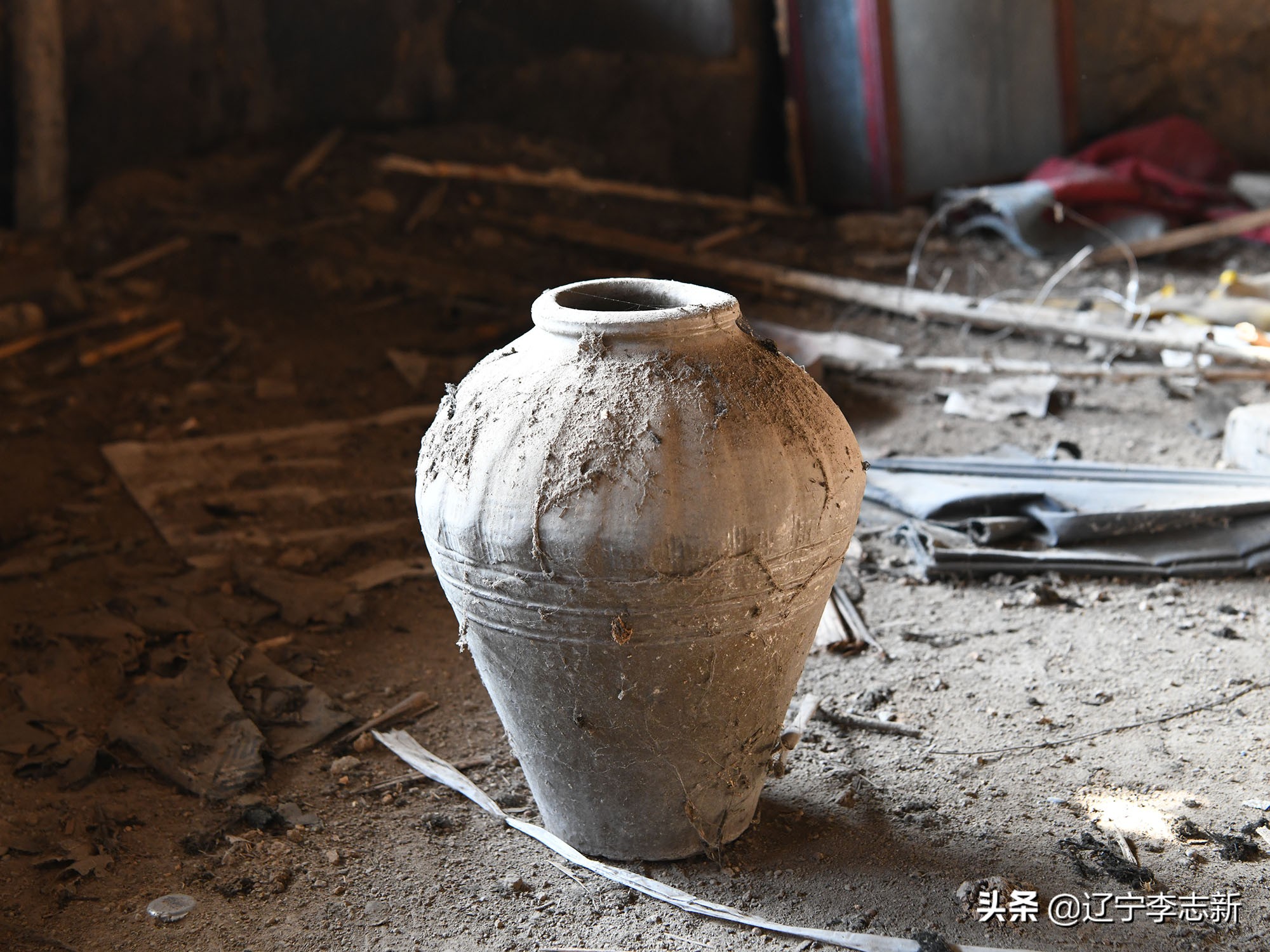 深山老宅，人去屋空，徒留无端揣测