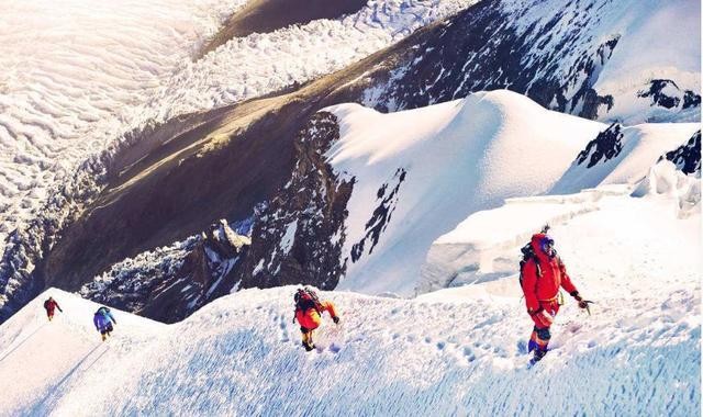 17名登山队员集体遇难，搜救队发现登山日记，记录着诡异的过程