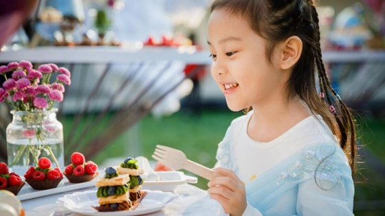 13岁只身远赴异国求学，出道33年不拼爹，她爹竟然是陈道明