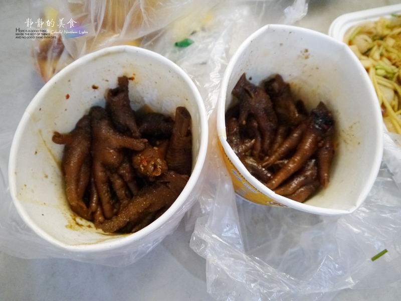 朋友家的冰箱里有好多没喝过的饮料，这是第一次喝外星人能量饮料
