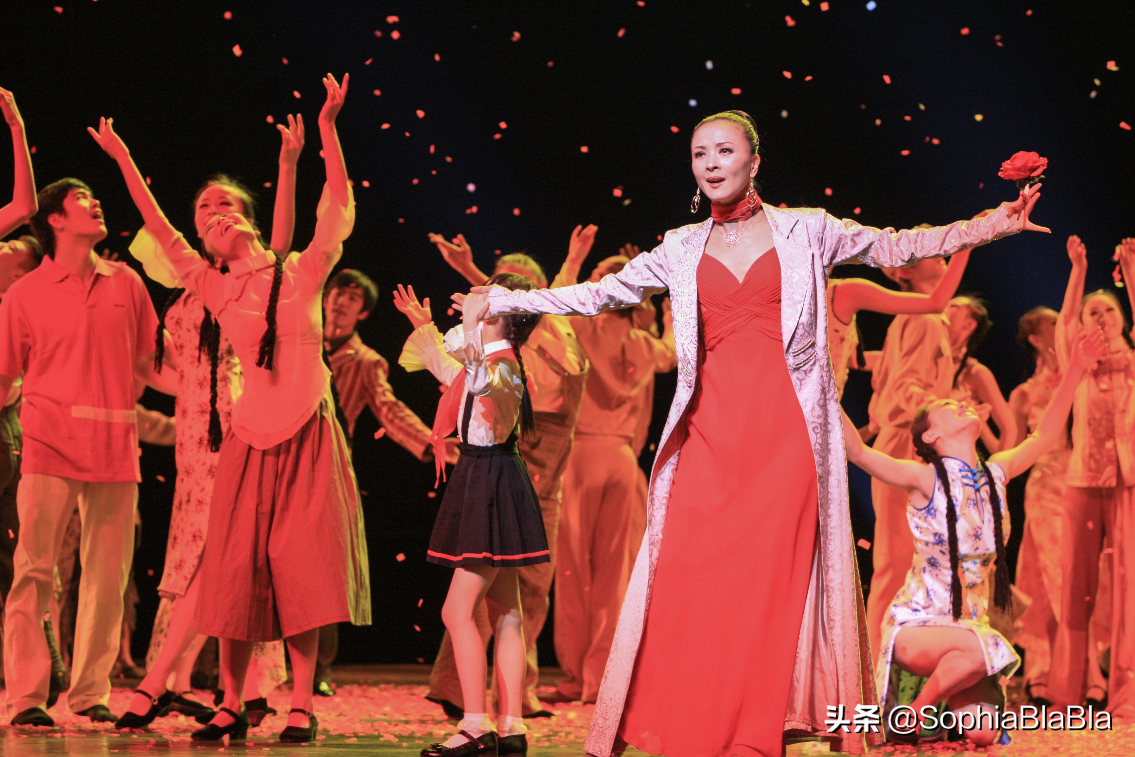 今日,听闻舞蹈家,演员周洁驾鹤西去,我们无奈和惋惜生命之脆弱和不可