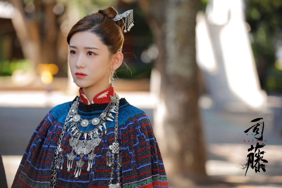 《司藤》里的司藤一句话解开秦放的心结：不要让过去成为你的束缚