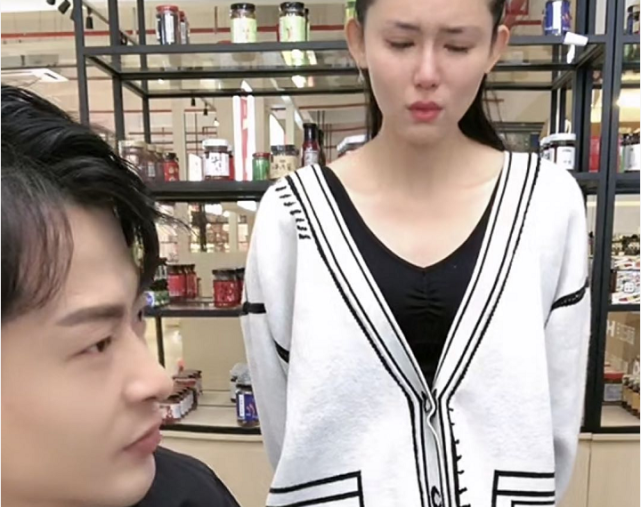 高调复出，封路直播，谁能管管卖假货的辛巴？