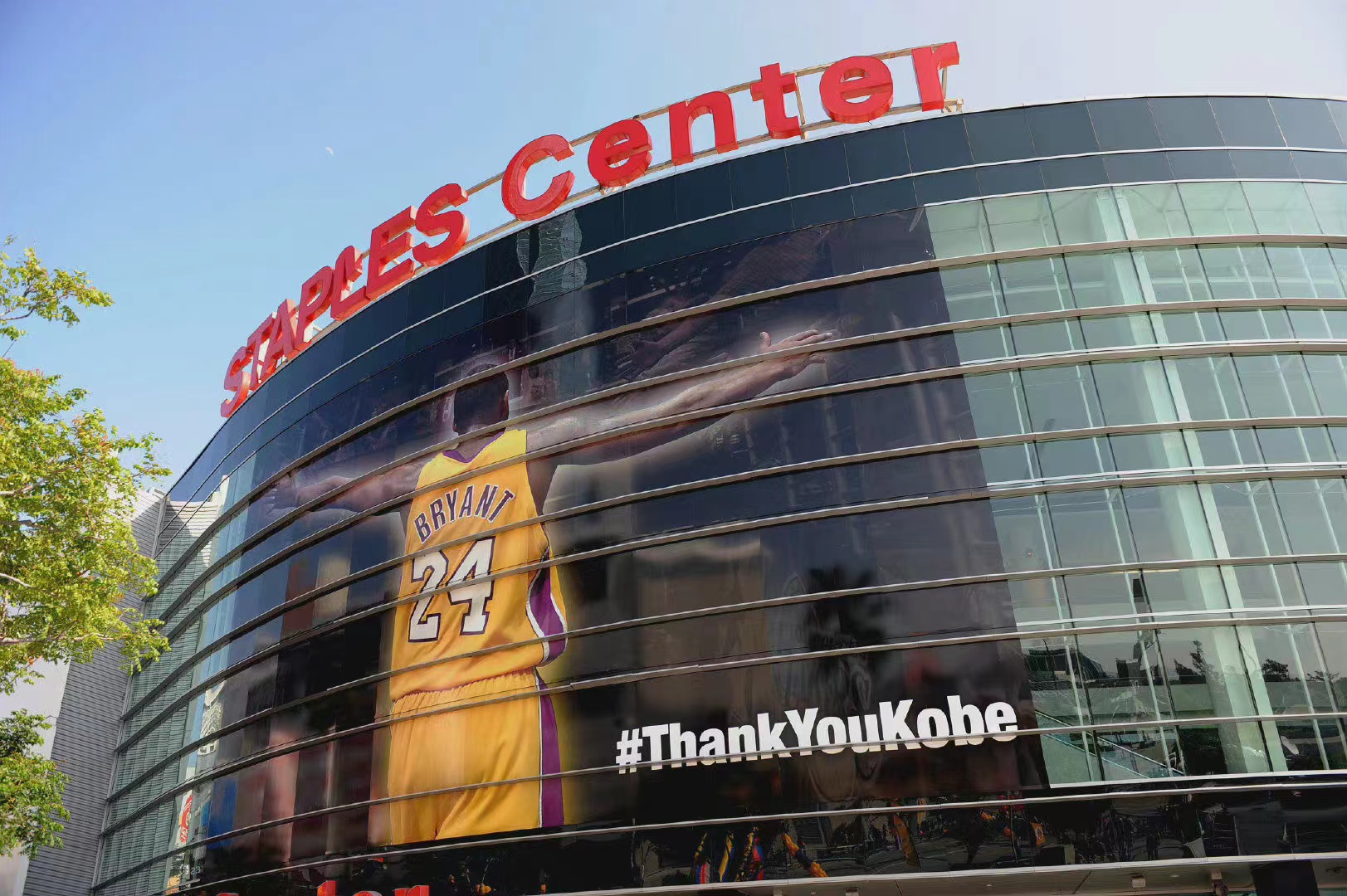 洛杉矶湖人主场(20年7亿美元新冠名!