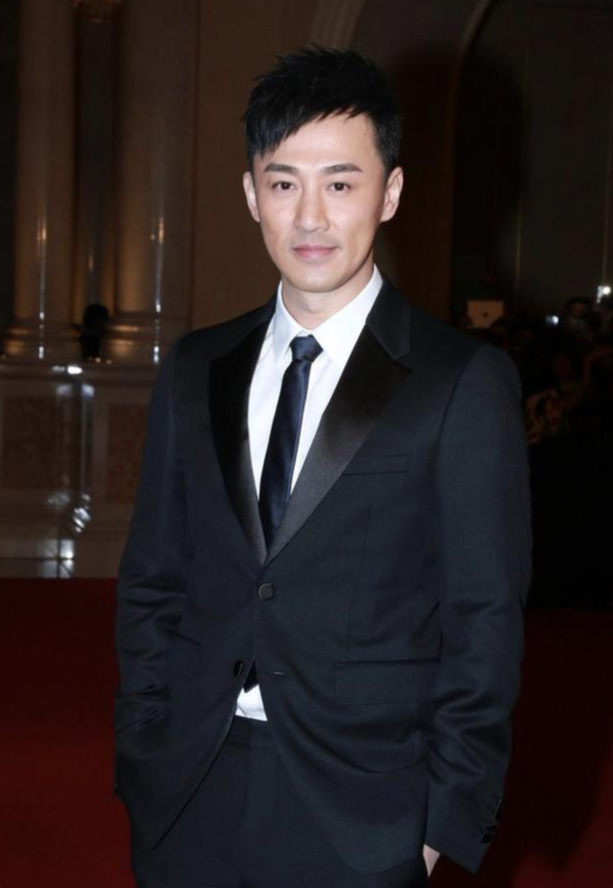 潘霜霜写真(33岁潘霜霜感叹若有周扬青的脑子就好,与林峰床照曝光后