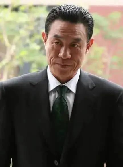 比起杜志国3婚出轨圈外人，相爱42年杜源夫妇被称为“神仙眷侣”