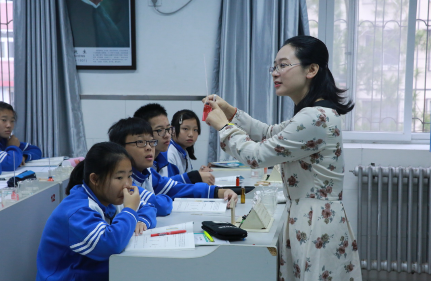 新疆招聘教师待遇好吗（成都某中学教师工资单曝光）