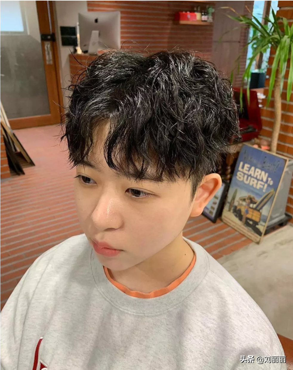 男发别乱剪，这才是当下的主流发型，锅盖头飞机头全在其中