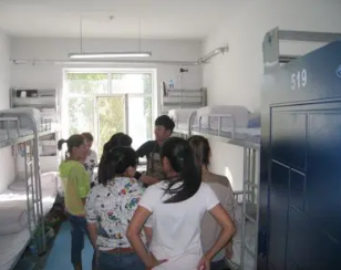 南开大学的“夫妻宿舍”，学生们羡慕不已，家长质疑：过日子来了