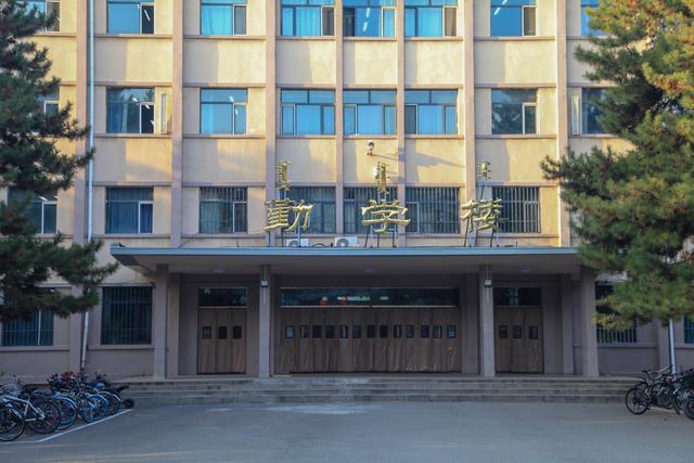 内蒙古的“土豪”大学，是一所省部共建高校，校园风景四季美如画