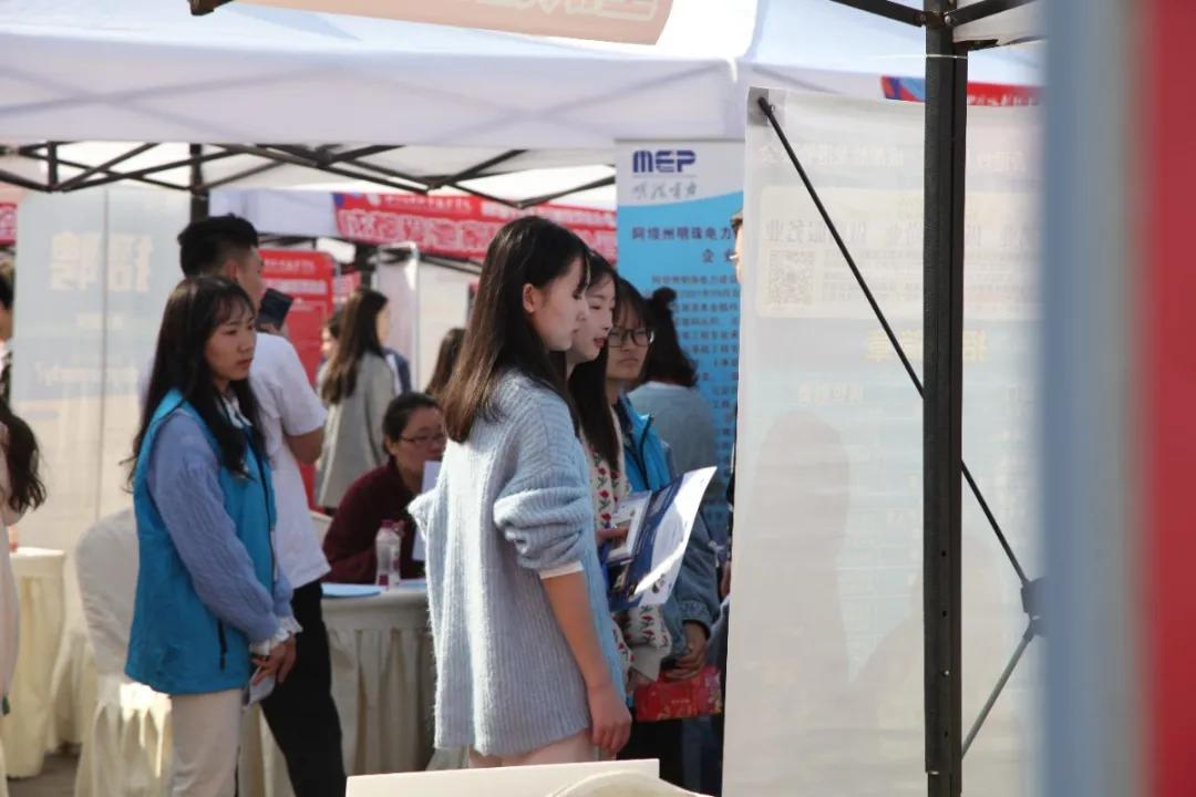 四川水利职院双选会，部分单位薪资上万，150余家单位求贤若渴
