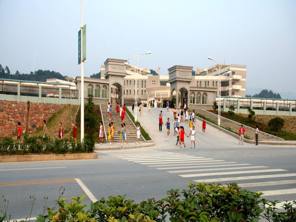 贵州铜仁最好的四所高中，成绩粲然可观，青云直上英才出