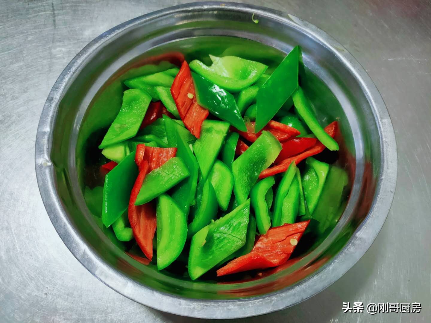 鸡胸肉这样做太香了，不加一滴油，出锅香味浓郁，连吃5天都不腻