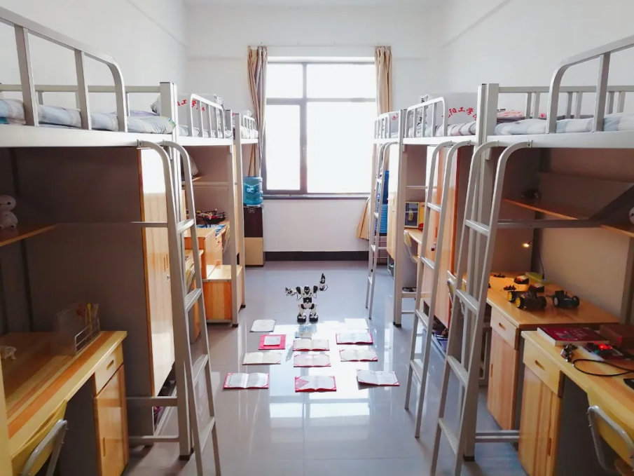 曝光！沈阳“超豪华”寝室，住着学霸、发明家，还能按特色入住