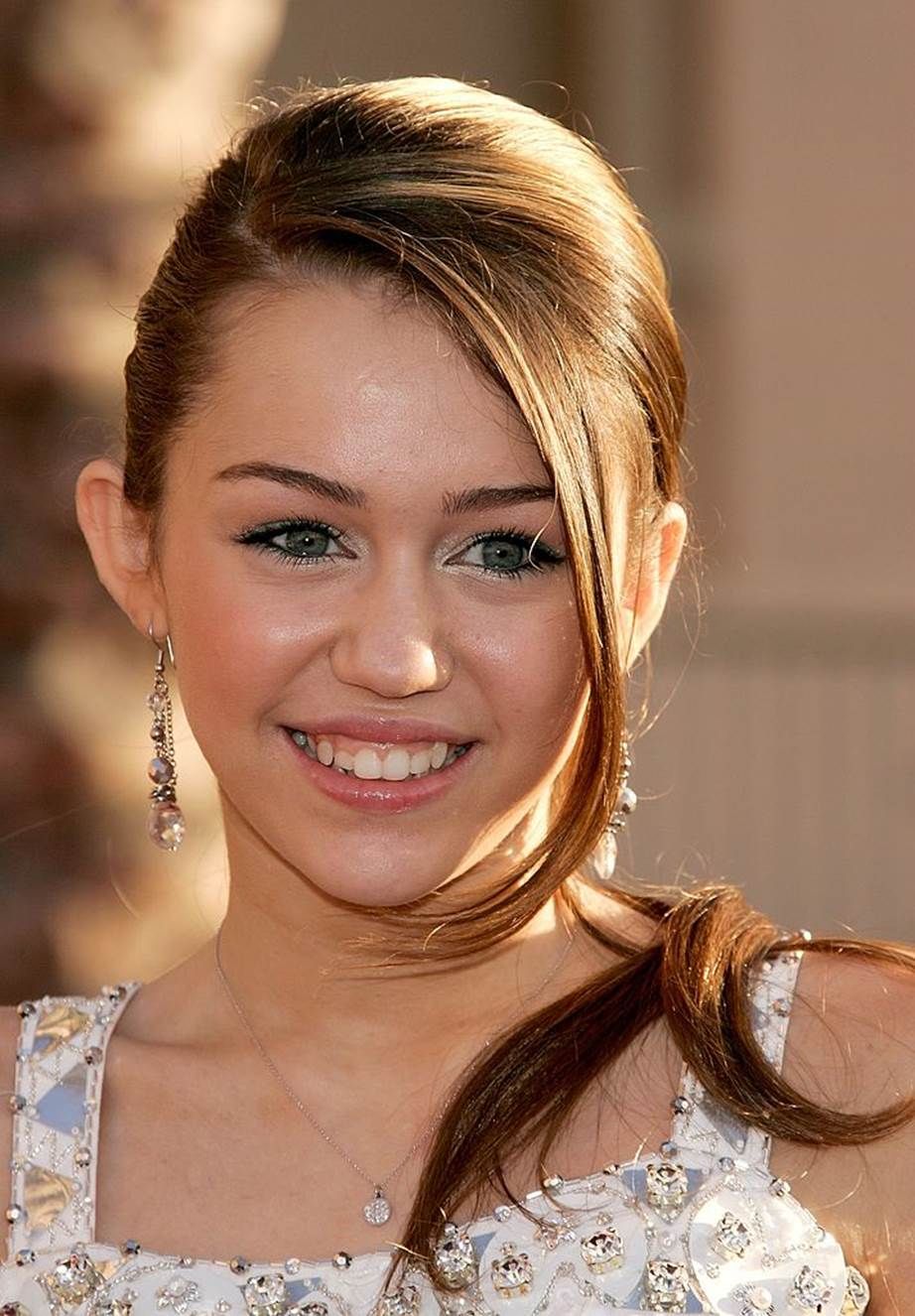 我们永远不会忘记汉娜-玛丽•赛雷斯MileyCyrus的14岁到29岁。