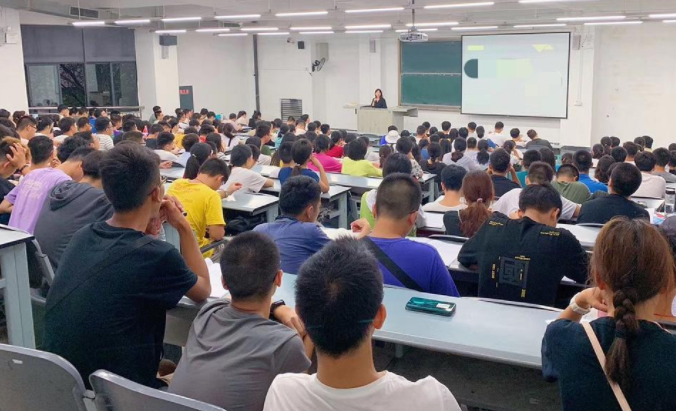 尽量争取好的名次吧(中山大学“新生课表”火了，周一到周五课程满满，学生集体吐槽)