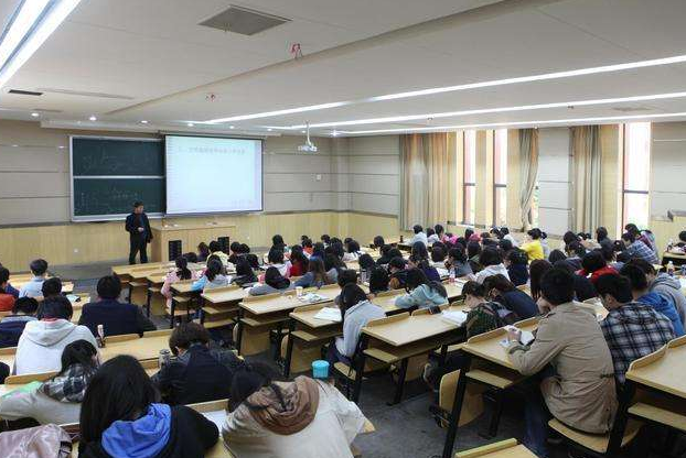“大学”和“学院”有什么区别，哪个实力更强？学生报考需知晓