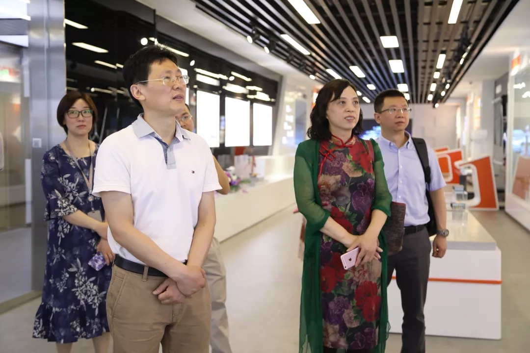 武汉建工与武汉大学共同谱写校企合作新篇章