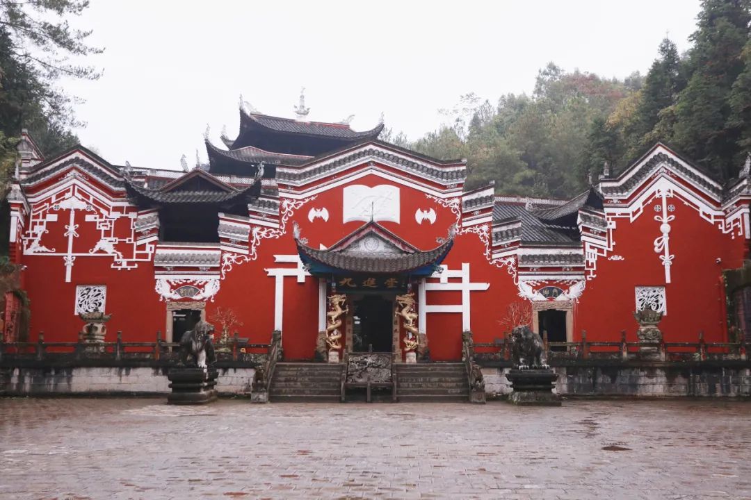 湖北恩施旅行，除了峡谷风光，想感受土家族风情，别错过这两座城