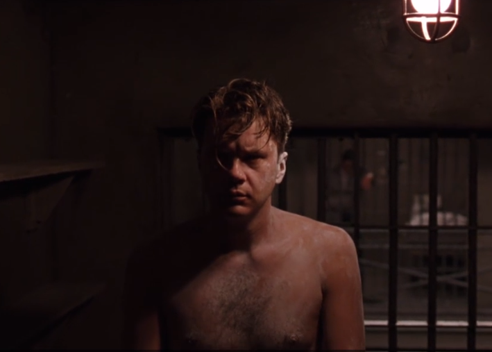 安迪在牢房中挖洞的19年，用坏了2把锤子，换过6张海报，最终成功