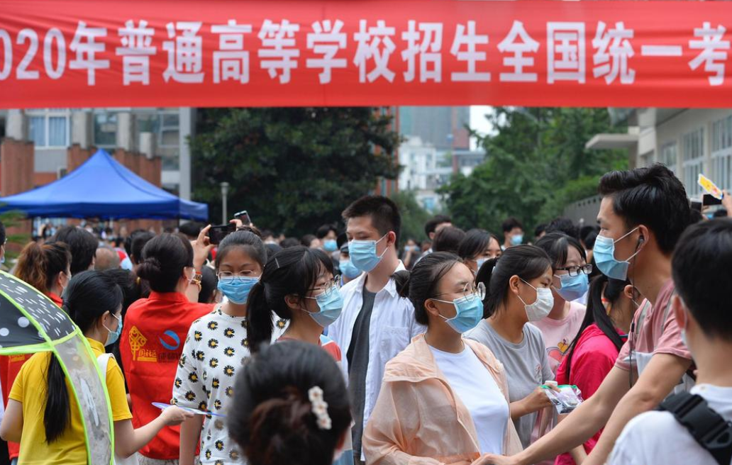 高考分刚过本科线，报“专科”还是“三本”？老师的建议很实在