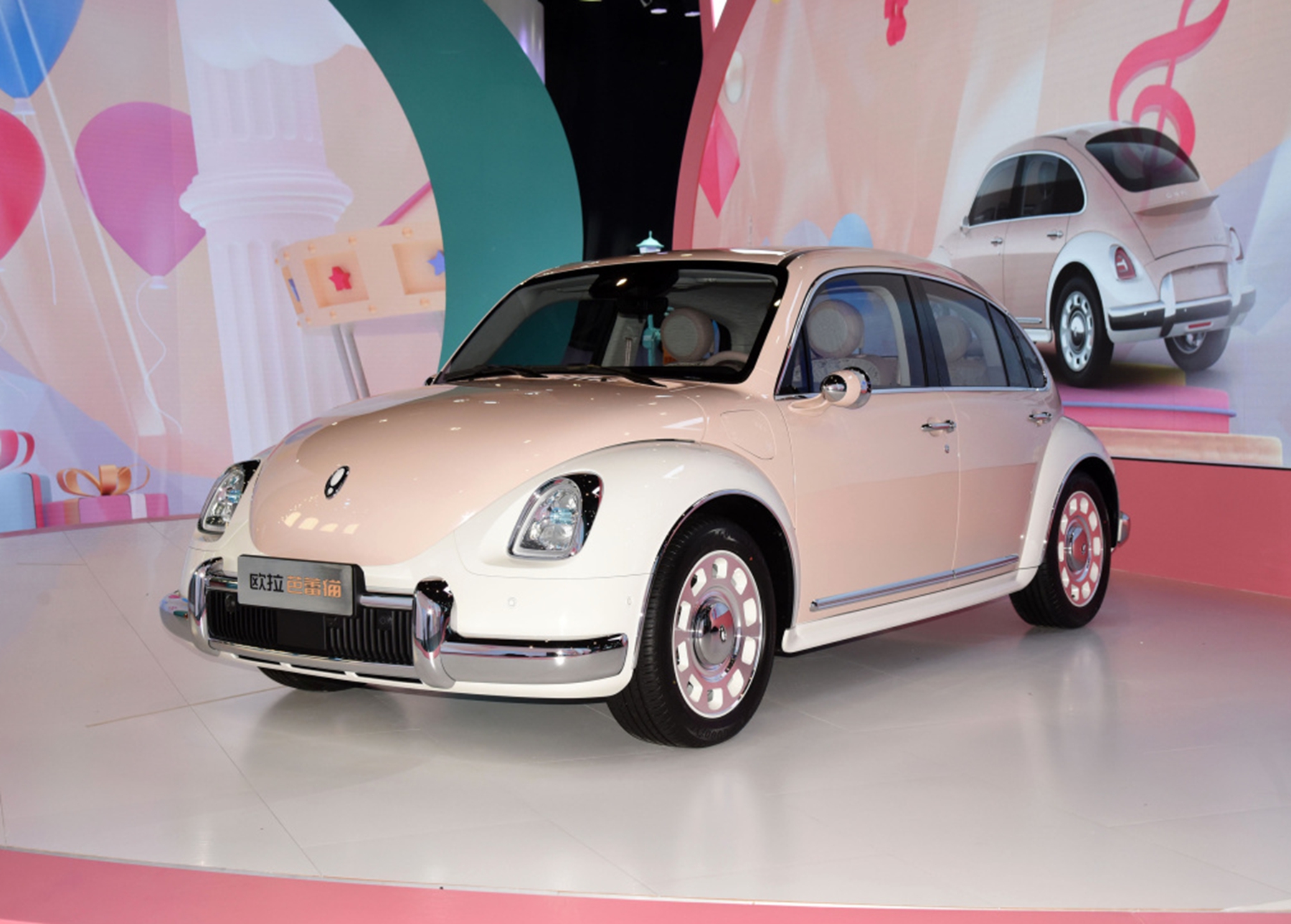 国产"甲壳虫"亮相成都车展,娇小玲珑适合女性,8万起或成爆款