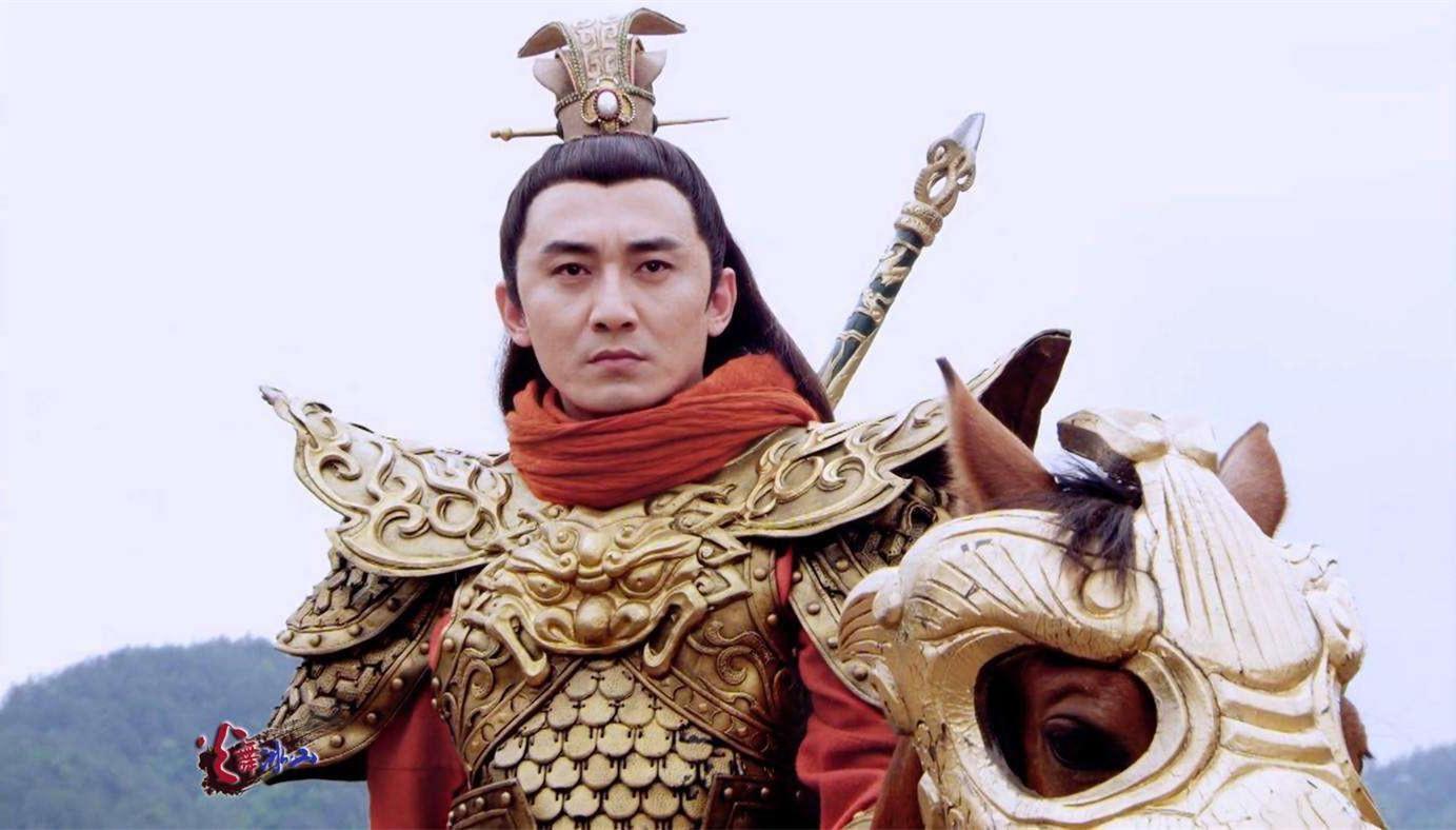 宇文成都举鼎:宇文成都身高一丈,腰大十围,虎目龙眉,使一柄流金铛,重