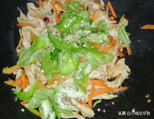 孜然面筋的做法（掌握这三个技巧面筋香辣过瘾）