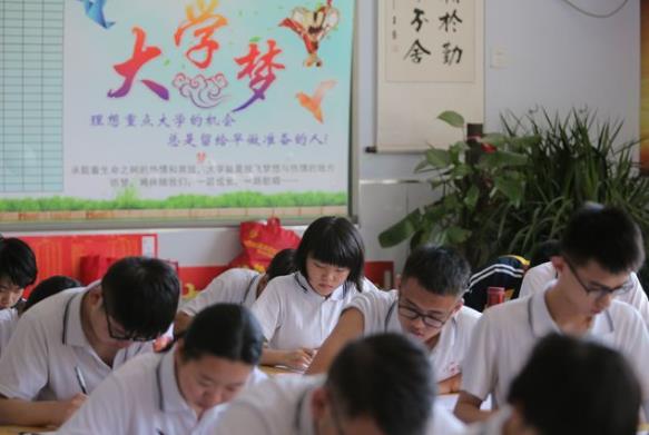 新高考实行一年，部分老师感受到了“生存危机”，直言想转行