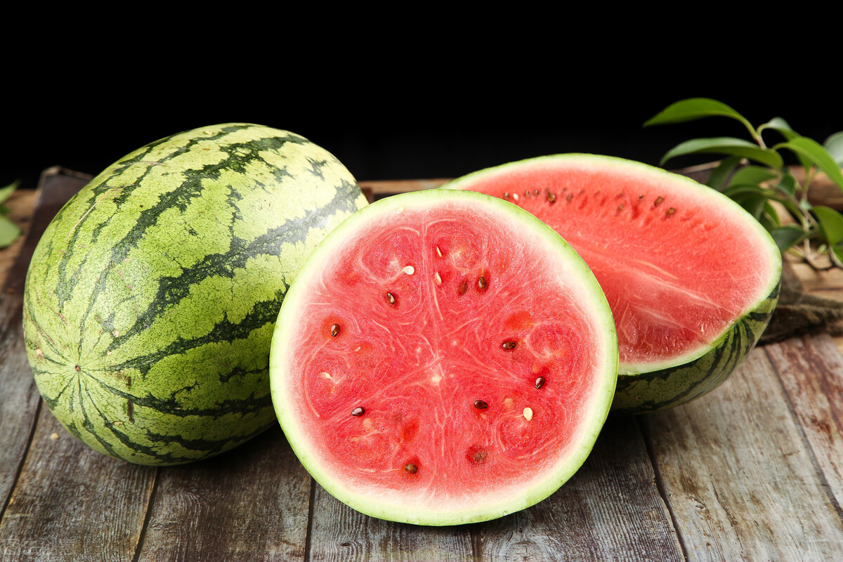 今天才知道,切开的西瓜不能放冰箱,瓜农教我一招,放3天都不坏
