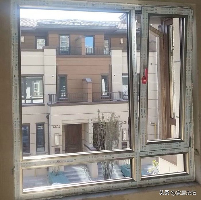 装修封阳台，就从这2种材料中选择，但是要考虑4个因素再做选择