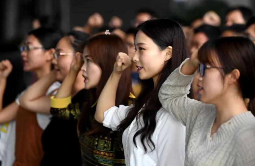 大学生要不要竞选班干部，过来人说：要，选对了利于就业