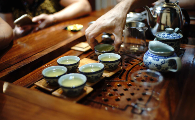 每天只喝茶不喝水行不行？以茶代水应该怎么做？老茶客：注意3点