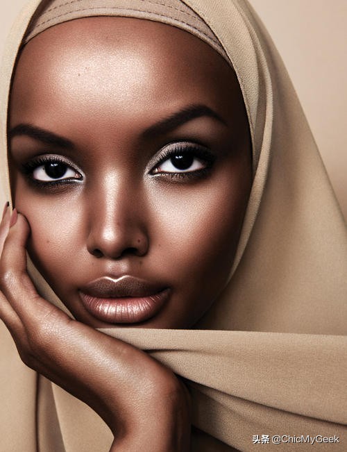 23岁的halima aden来自索马里,出生在肯尼亚的难民营.