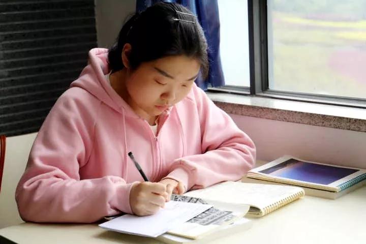 考研清北，保送浙大！四川这所高校学霸扎堆，关键颜值还很高！