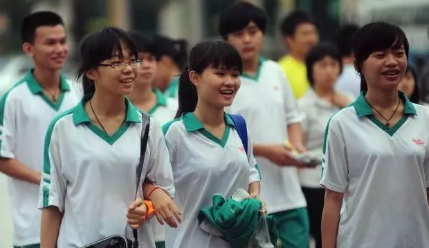 新高考实施第一年，两科老师已经感受到“生存危机”，面临下岗