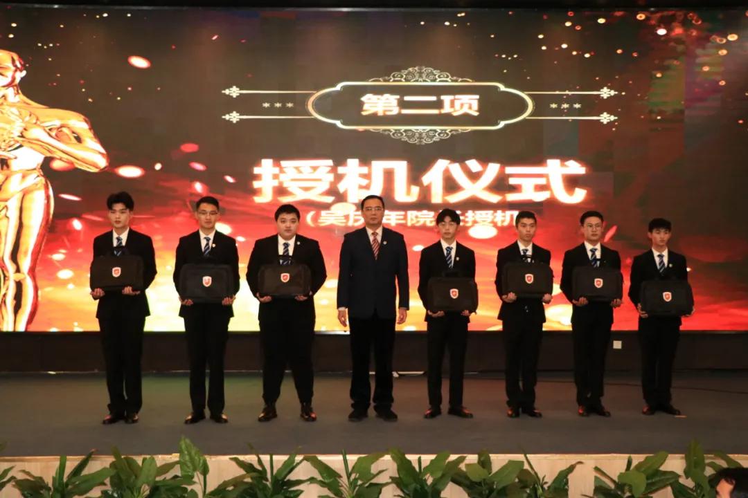 知云时代 | 厦门工学院职业教育学院IT服务专业授机仪式