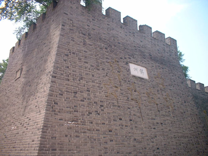 锦州旧城墙一角原以为皇太极会打道回府,没想到他却逆向思维扑去宁远