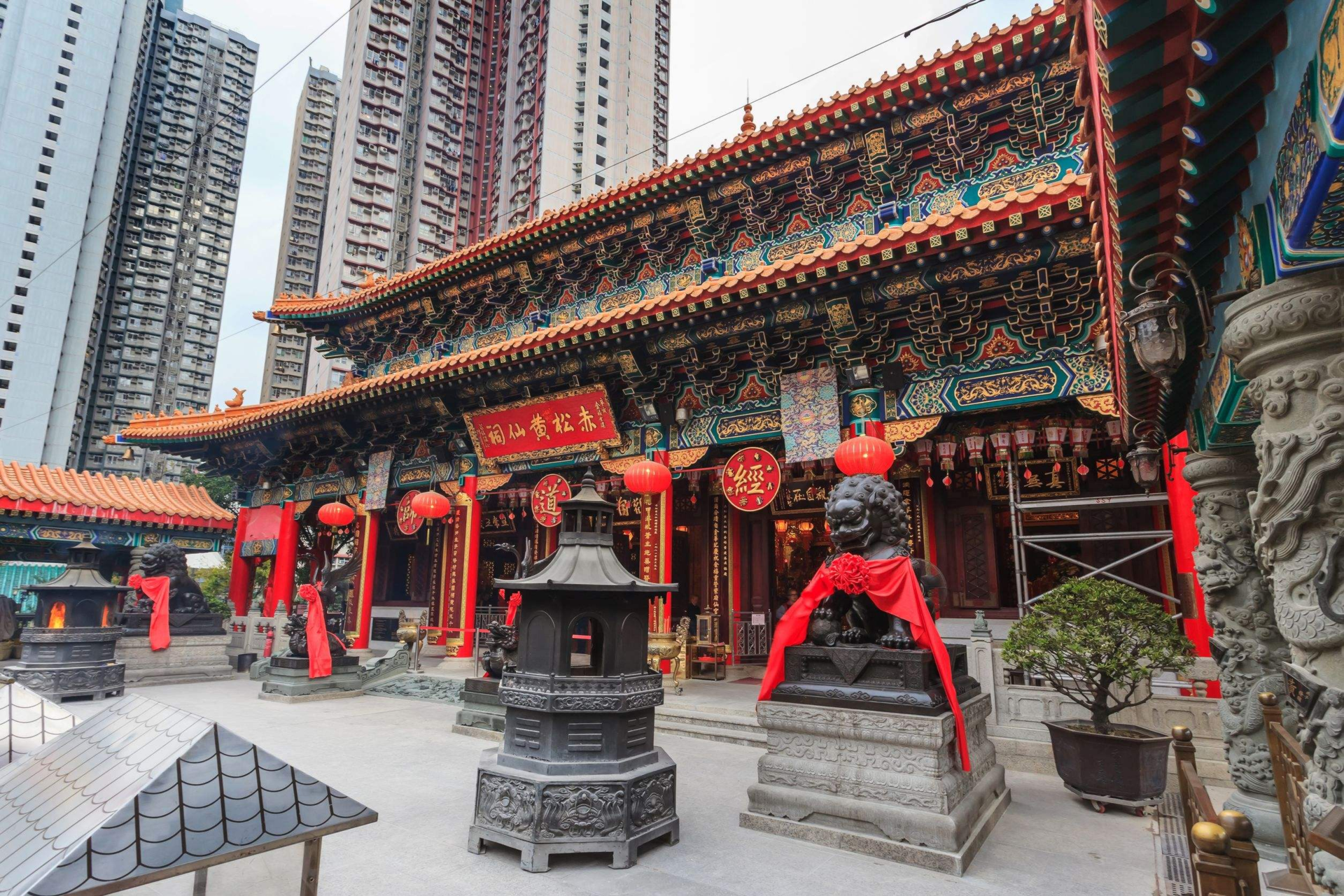 香港颇为灵验的寺庙，坐拥“世界第一”金像，距兰桂坊仅13公里