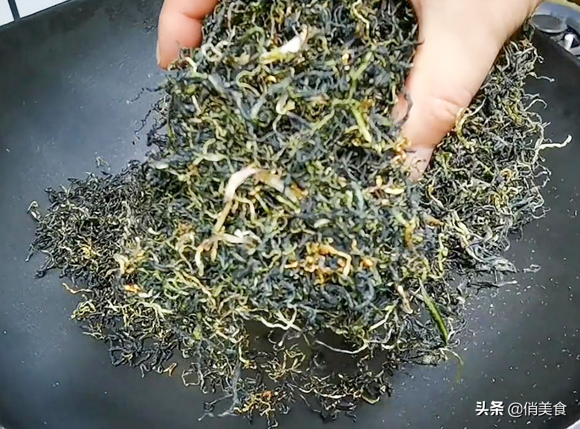 外婆私藏多年炒制蒲公英茶的经验，无苦涩只有茶香，放半年不会坏