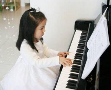 学习钢琴的最佳年龄（揭秘最适合学钢琴的年龄段）