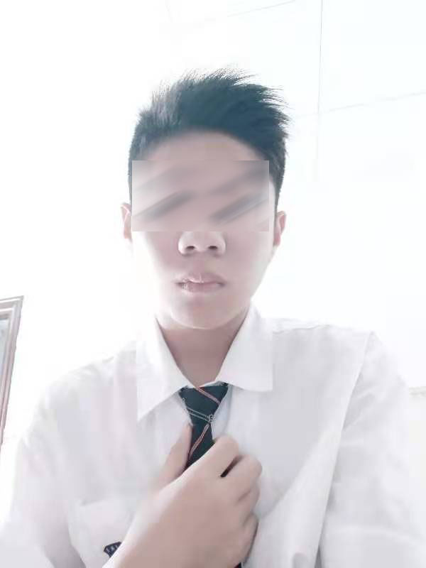 14岁初中生教学楼五楼坠亡，家属：上完语文课后情绪就感觉很崩溃，疑被老师批评，学校称无责任没过错