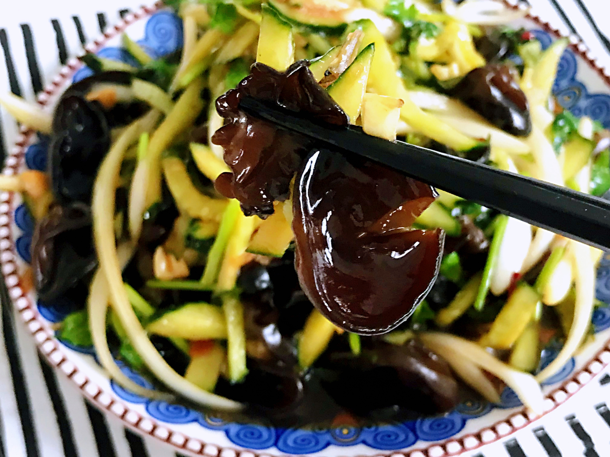 图片[11]-【凉拌木耳黄瓜】做法步骤图 解暑又开胃 多吃不怕胖-起舞食谱网