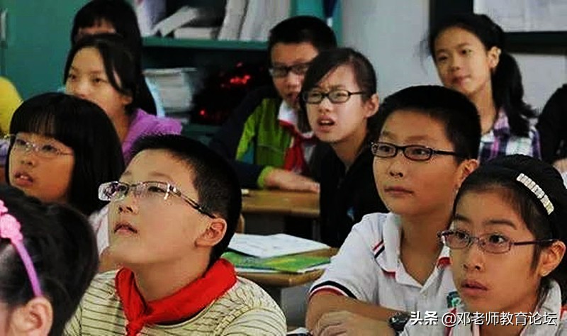 破解教育内卷化，假期让学生走出家门，到社区参与体育锻炼和比赛