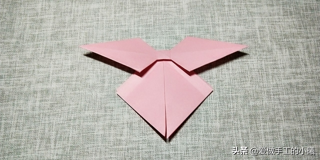 漂亮的蝴蝶结折纸，简单易学，用来做装饰不错呦