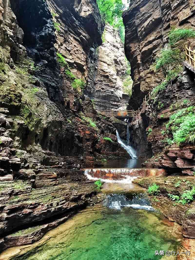 关山景区包括红石峡,石柱林等景点,被称为  太行至尊灵水世界,华夏第