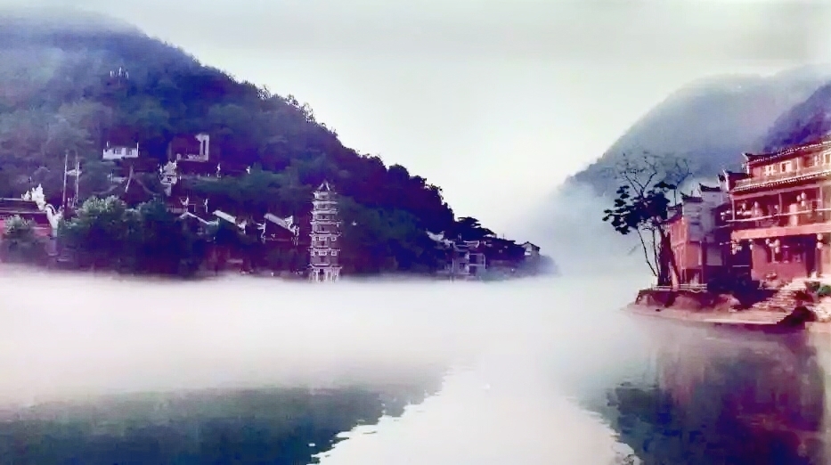 青山叠翠，云雾缭绕，恰似你的温柔—凤凰古城!治愈系旅行（一）