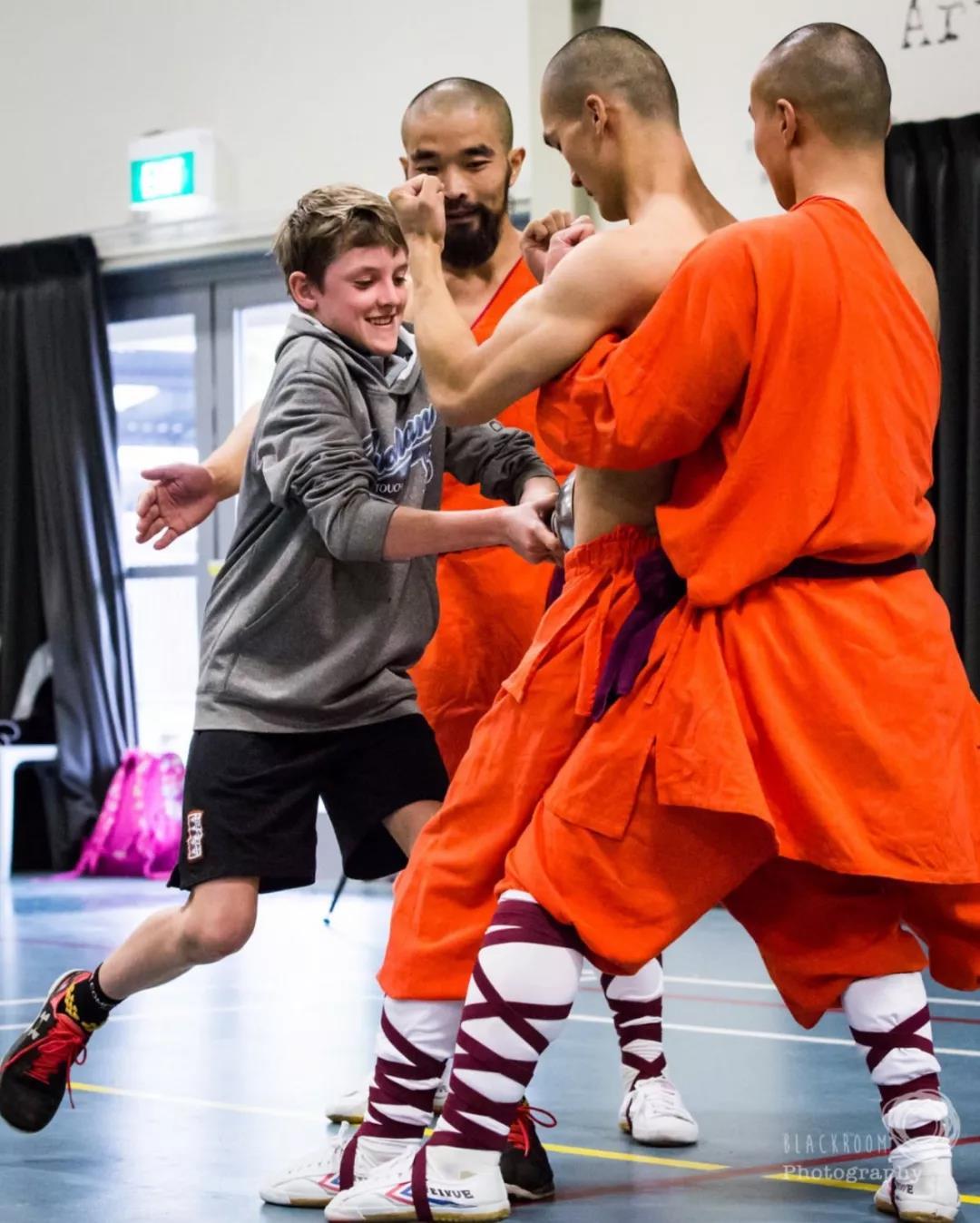 平价国货飞跃鞋，在法国被炒到1000元！传承90年的老品牌终于崛起