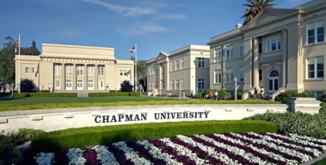 好骚的操作！高考落榜后自己建了所世界名校